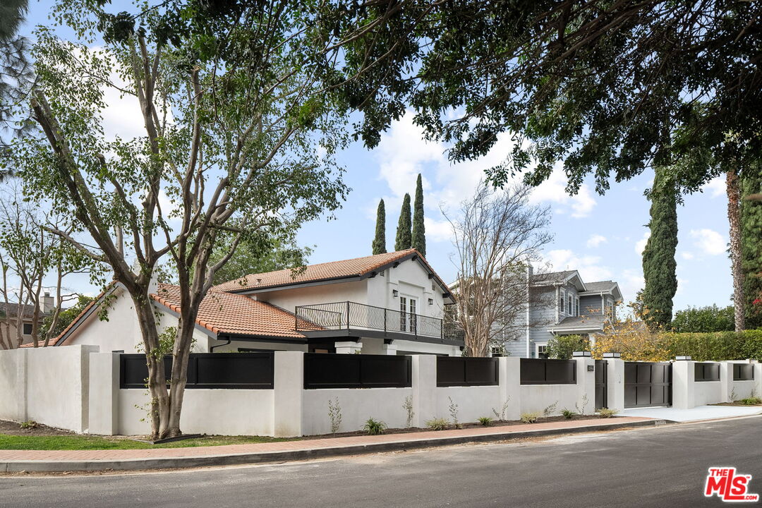 13746 Valleyheart Dr