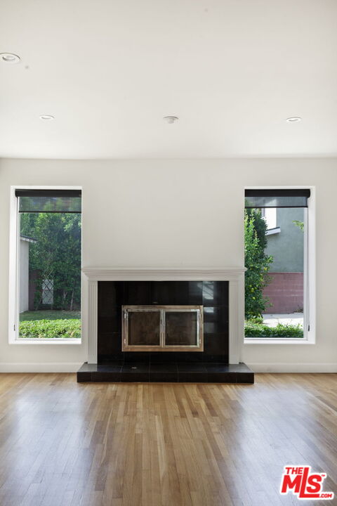 4343 Noble Ave