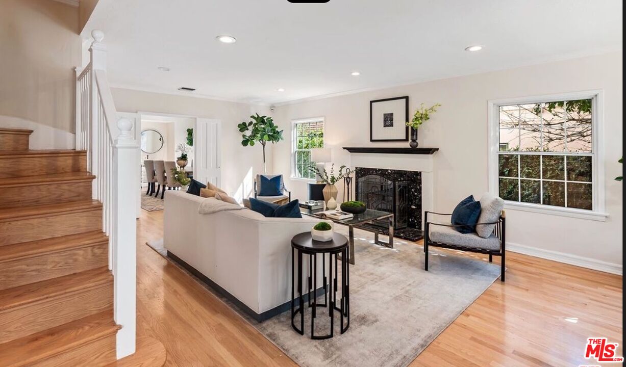 1664 Benedict Canyon Dr