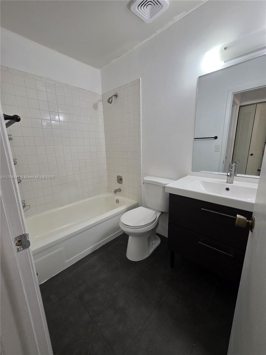 7670 SW 152nd Ave # 205 Unit: 1-205