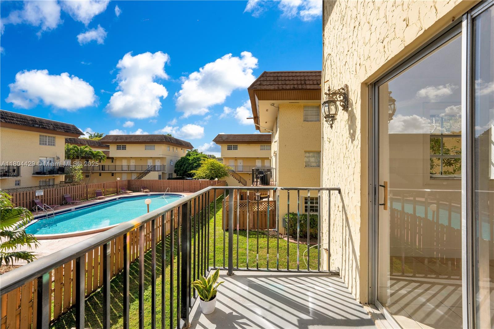 8500 SW 109th Ave # 220 Unit: 6-220