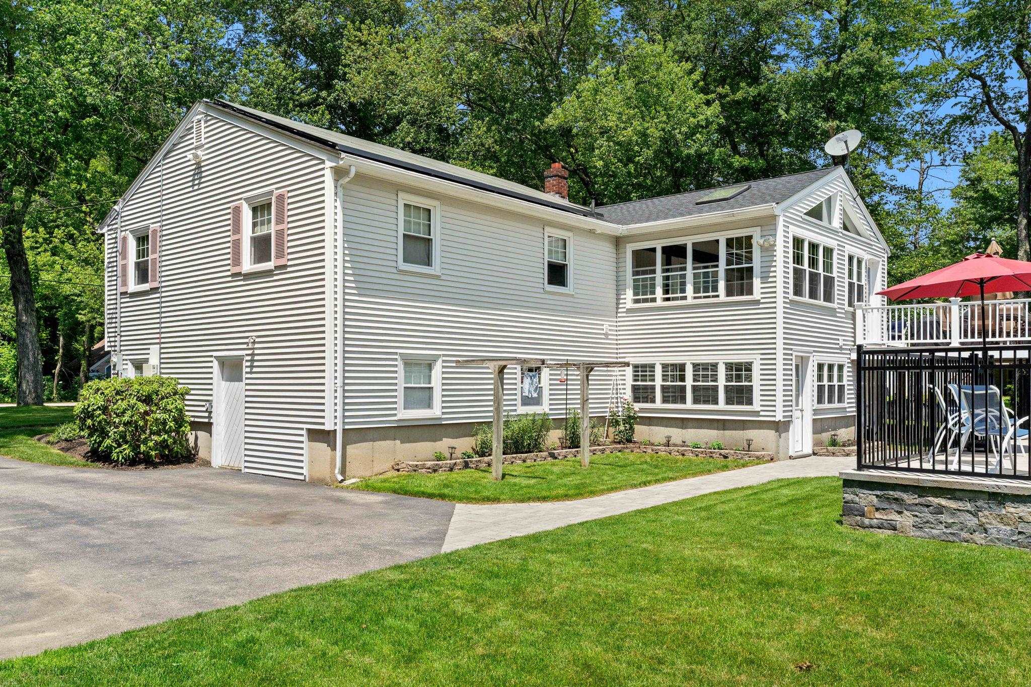 9 Quaker Street
