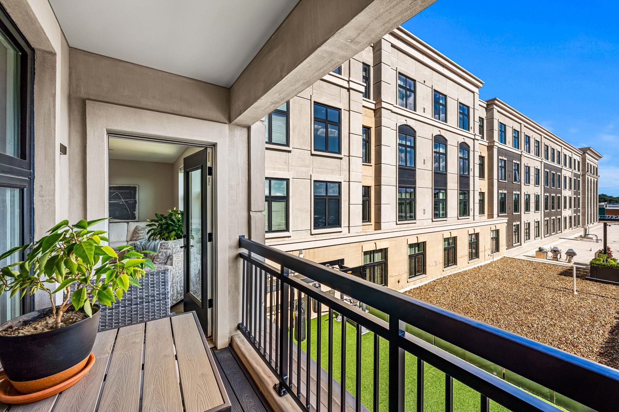 18 Artisan Drive Unit: 318