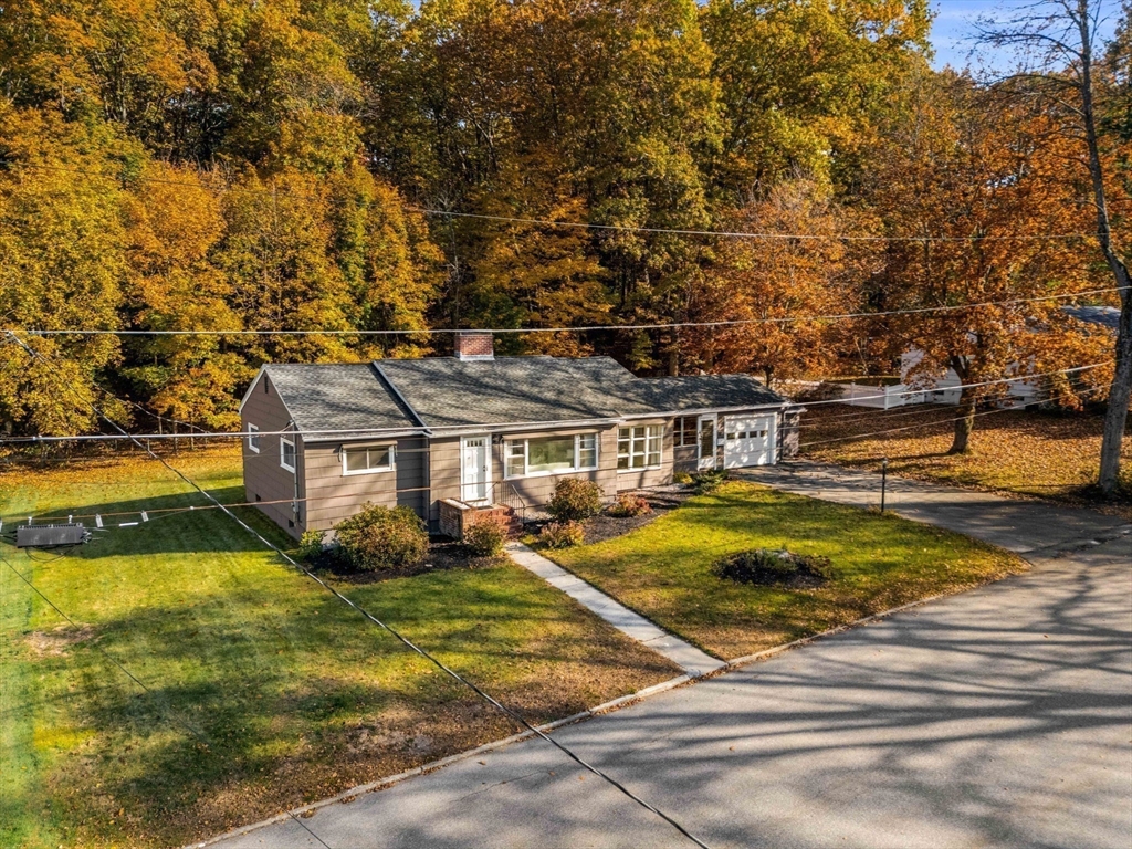 26 Mary Lou Ln