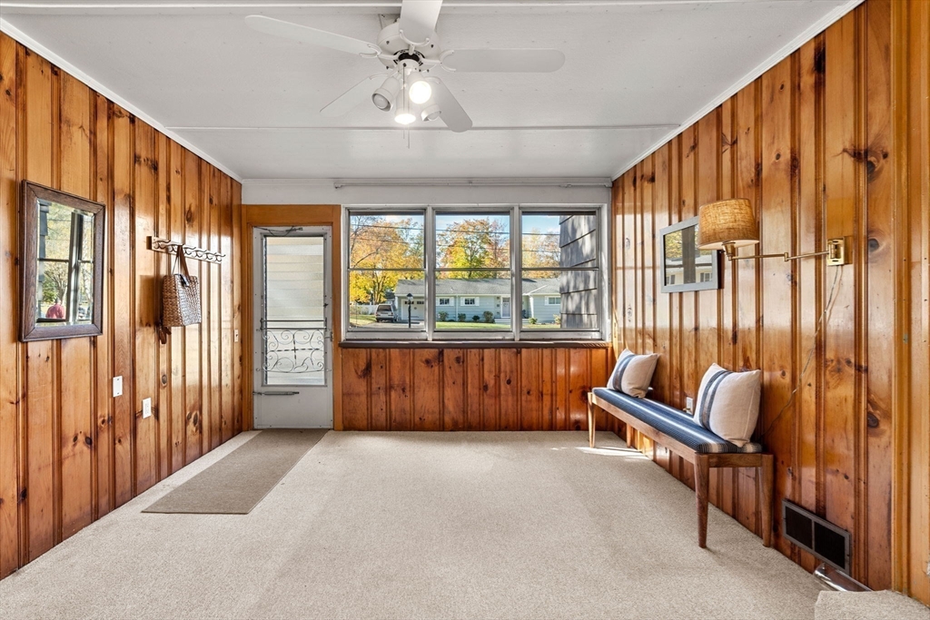 26 Mary Lou Ln