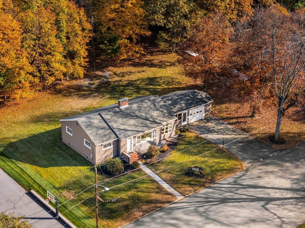 26 Mary Lou Ln