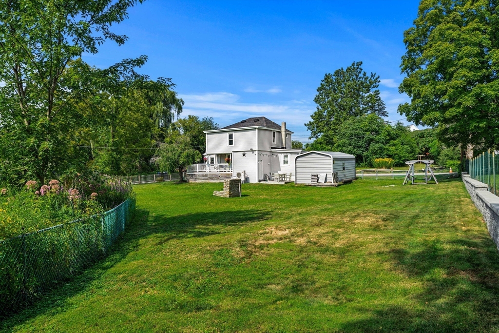 22 Loring Rd