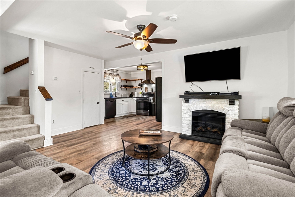 22 Loring Rd