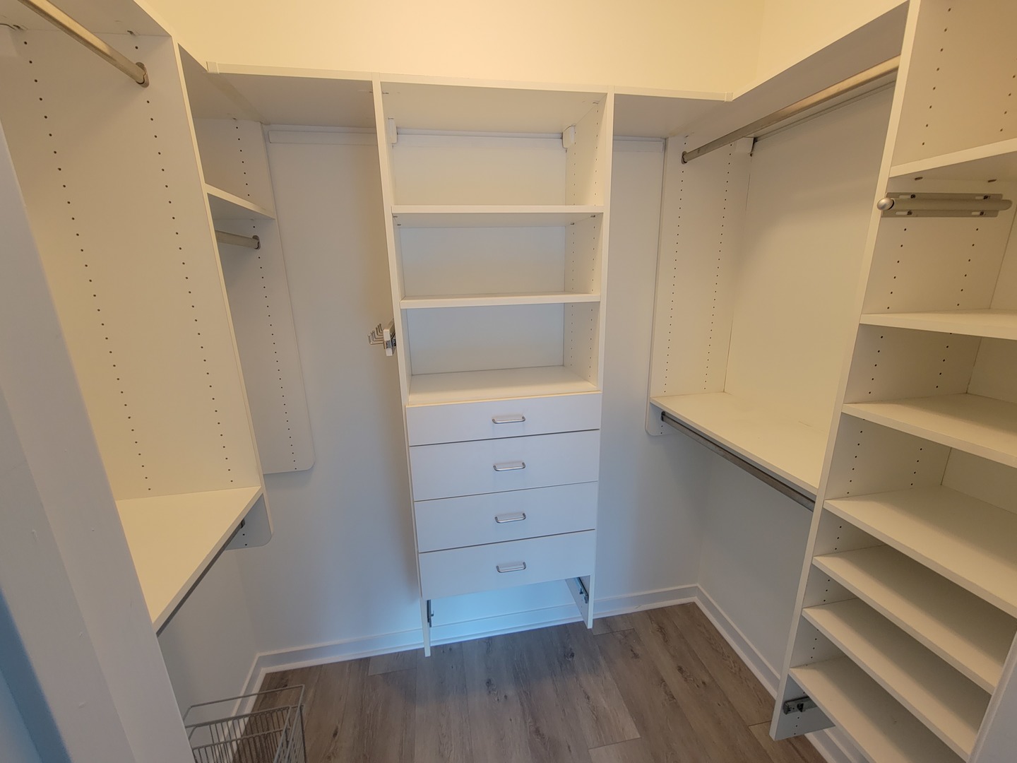 757 N Orleans Street Unit: 1004