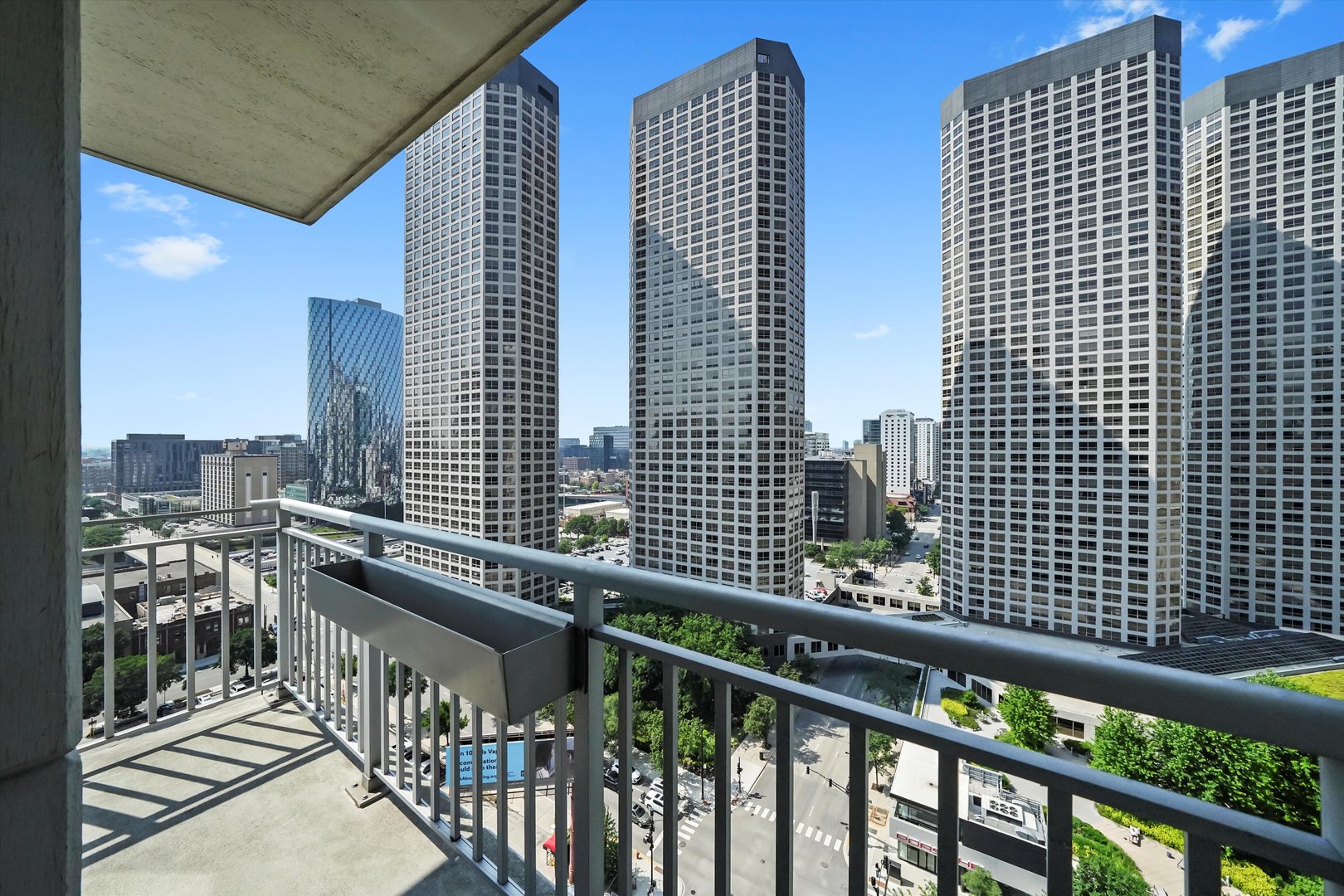 125 S Jefferson Street Unit: 1702