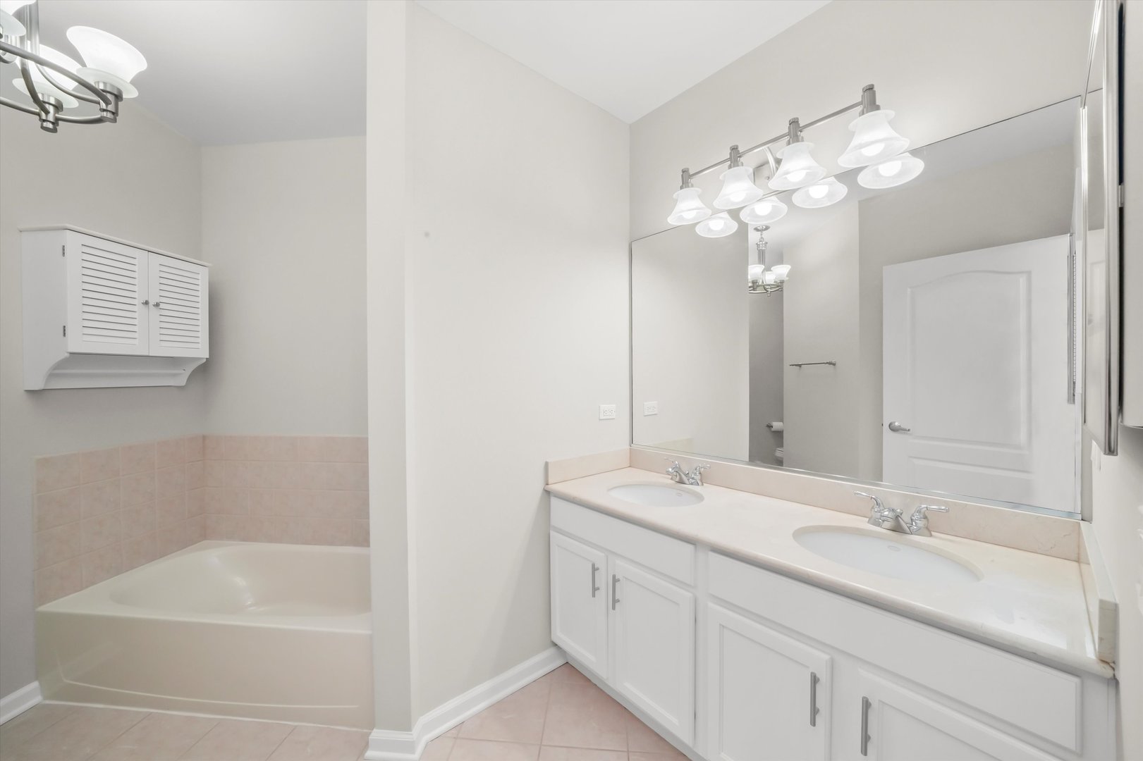 125 S Jefferson Street Unit: 1702