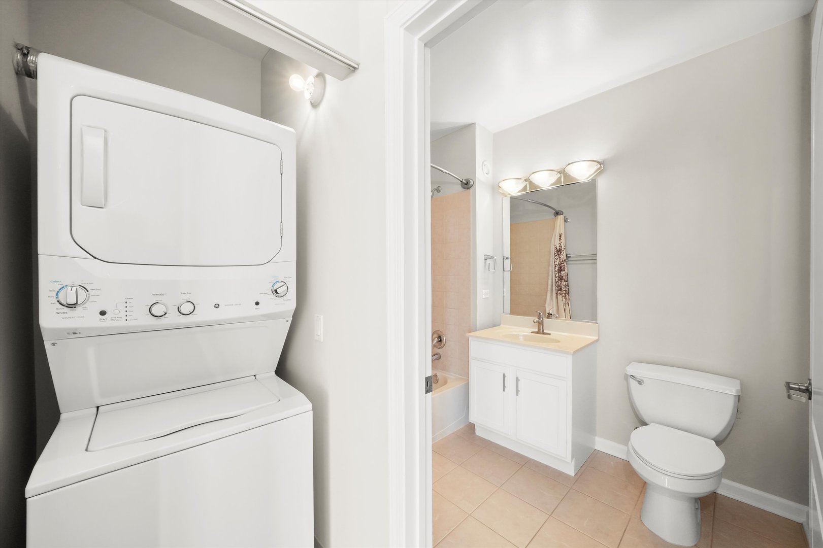 125 S Jefferson Street Unit: 1702