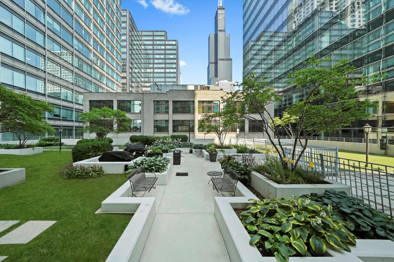 125 S Jefferson Street Unit: 1702