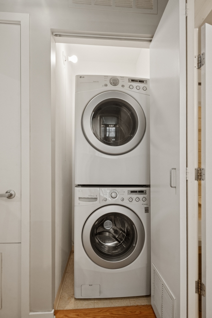 130 S Canal Street Unit: 210