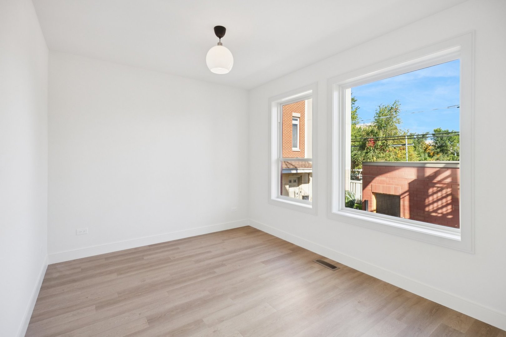 2323 N Lister Avenue Unit: 1R