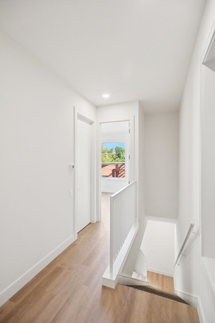 2323 N Lister Avenue Unit: 1R