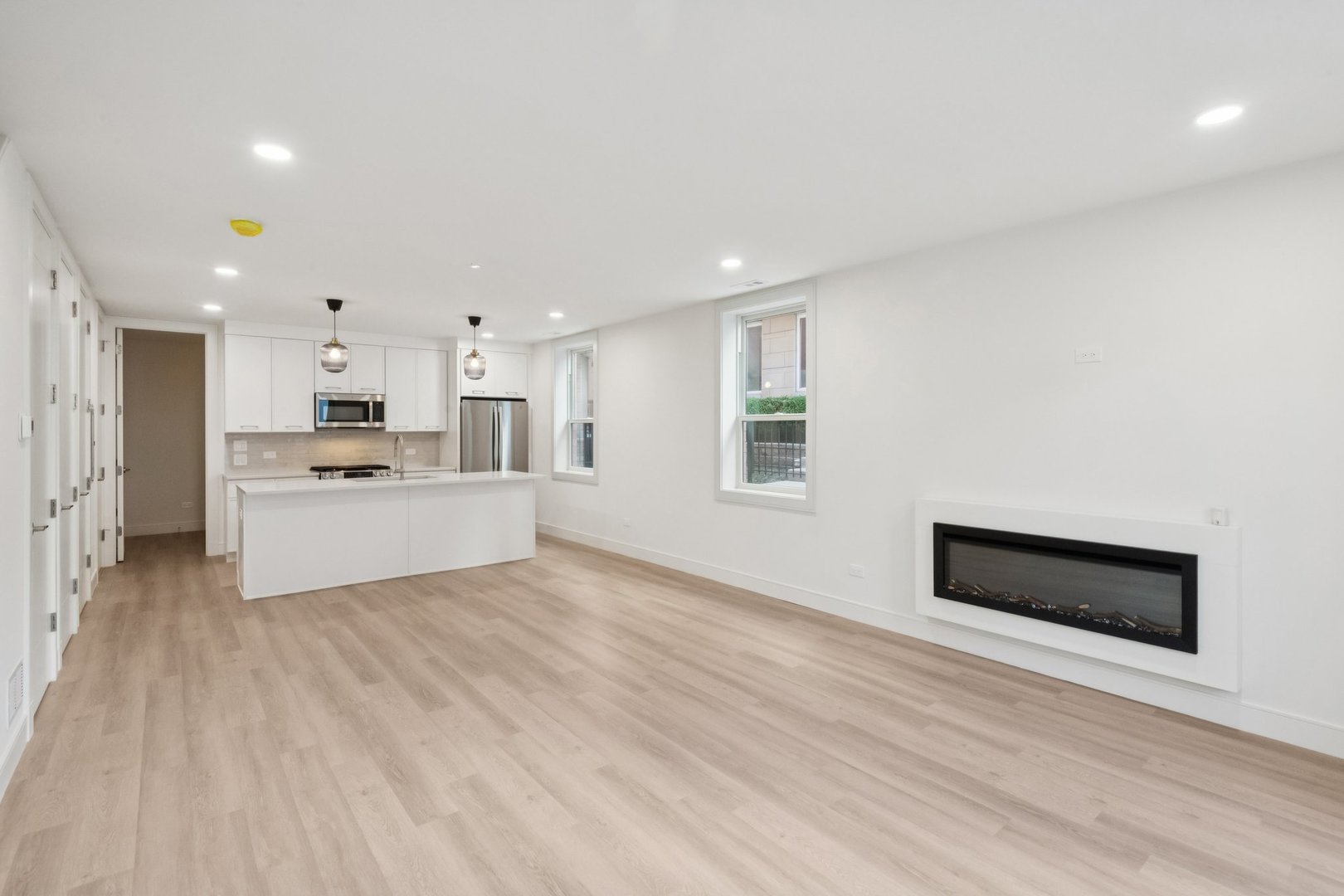 2323 N Lister Avenue Unit: 1R