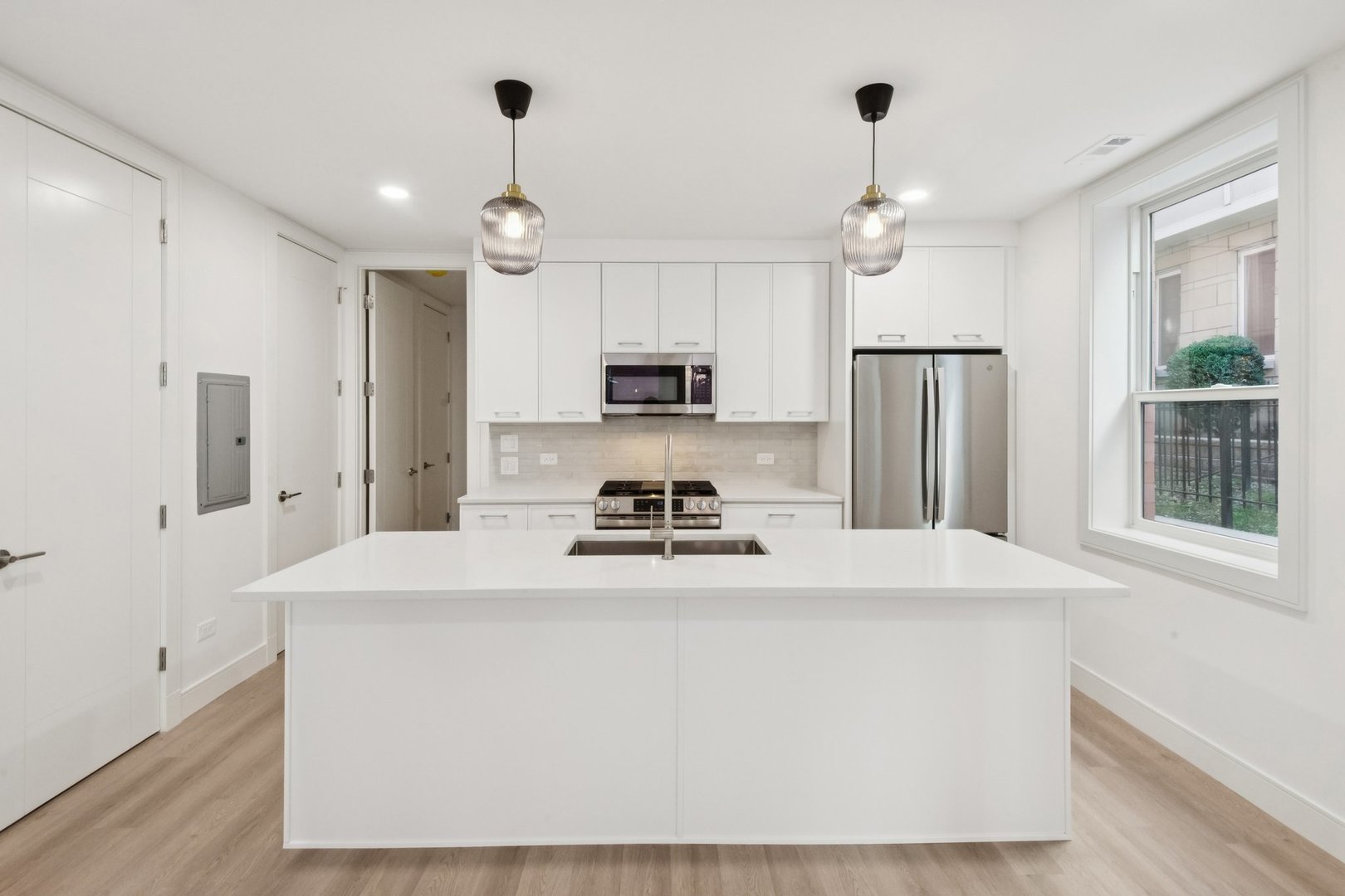 2323 N Lister Avenue Unit: 1R