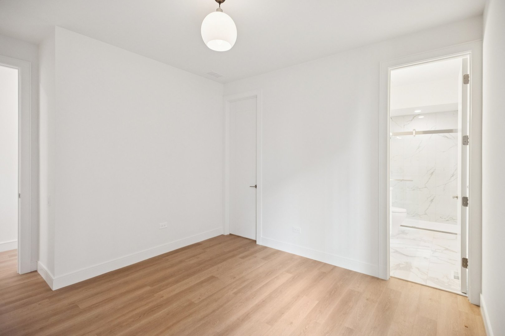 2323 N Lister Avenue Unit: 1R
