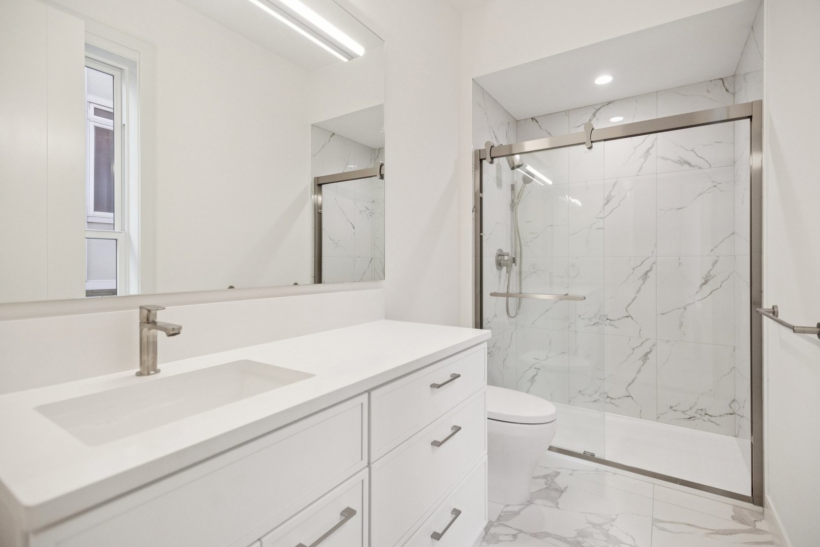 2323 N Lister Avenue Unit: 1R