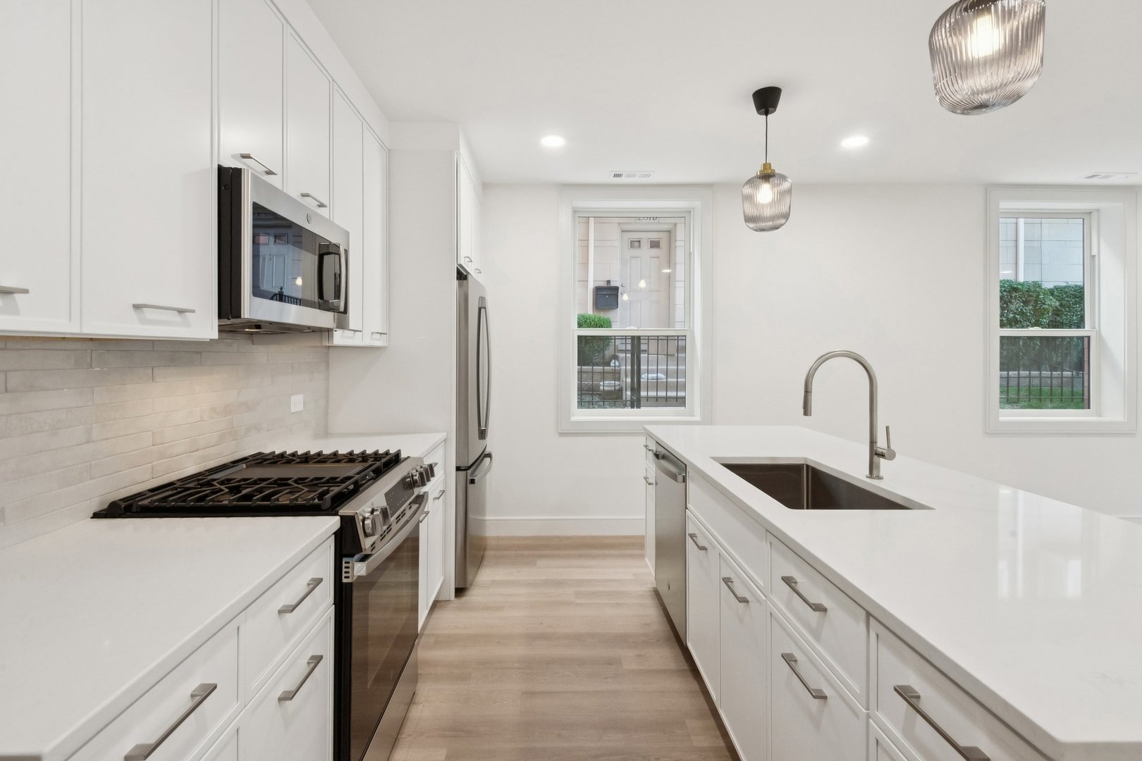 2323 N Lister Avenue Unit: 1R