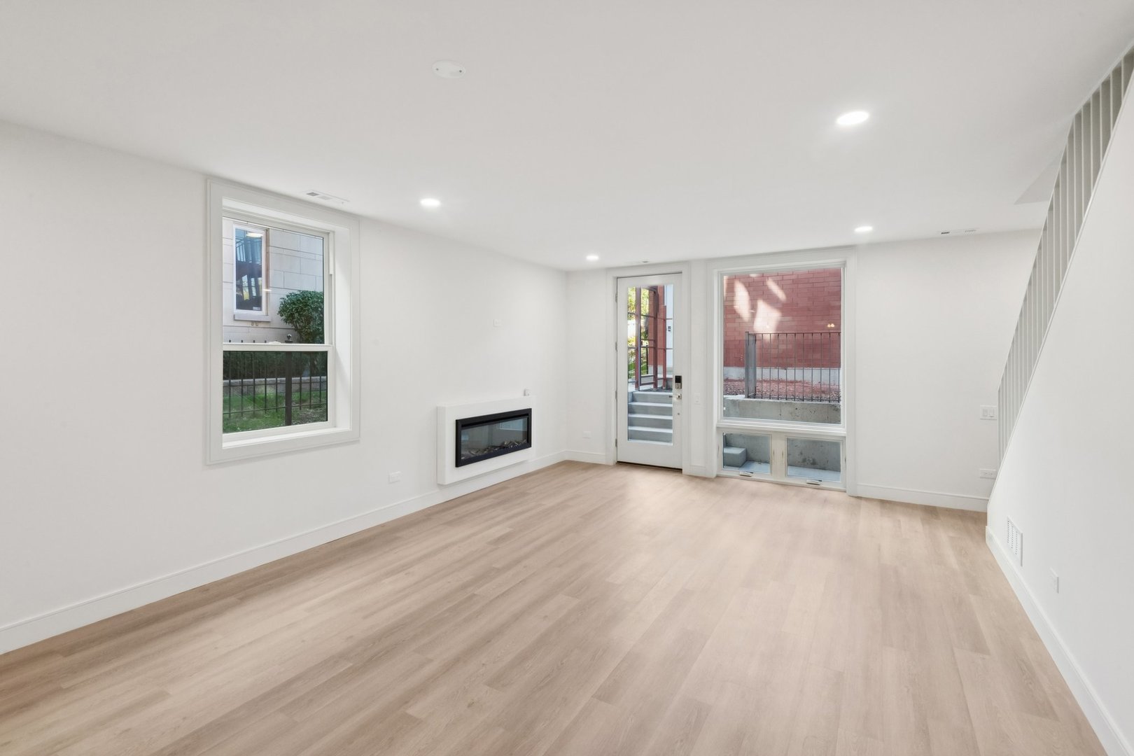 2323 N Lister Avenue Unit: 1R