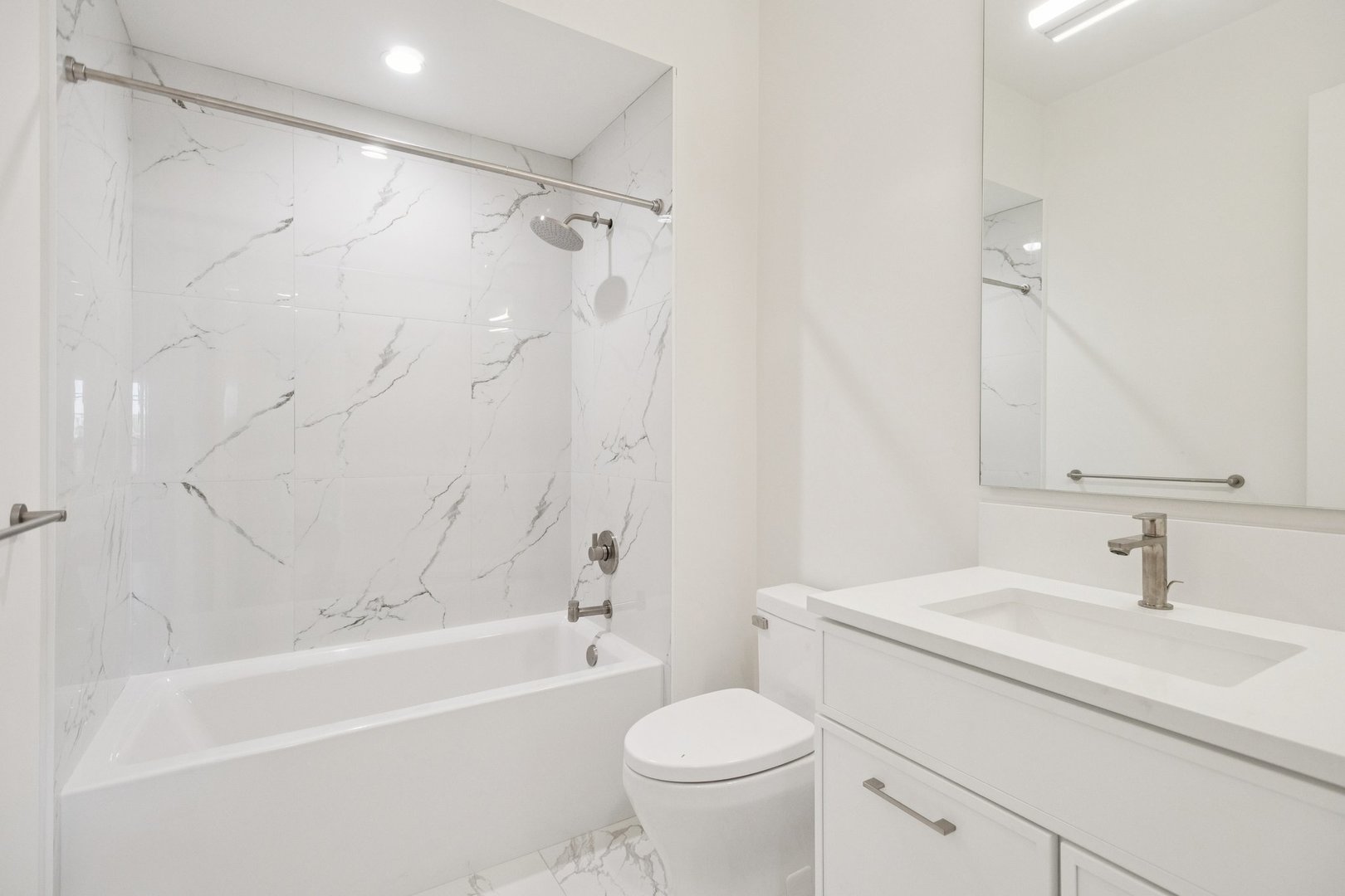 2323 N Lister Avenue Unit: 1R
