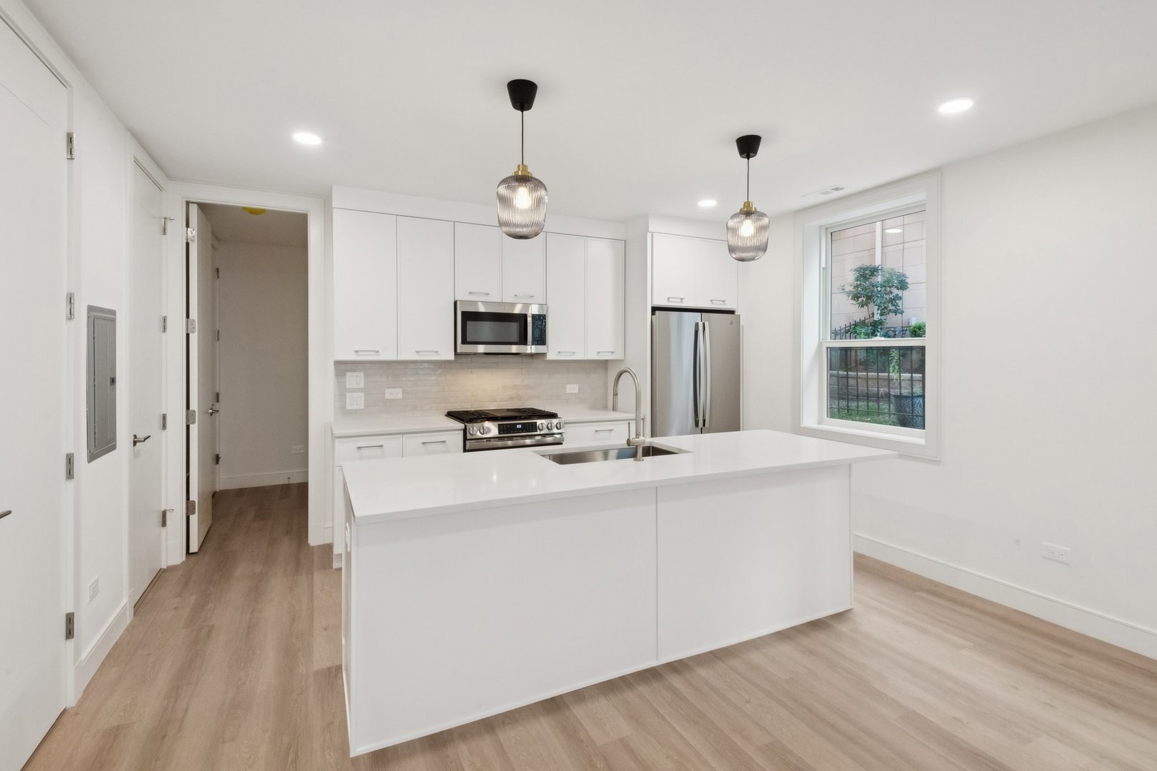 2323 N Lister Avenue Unit: 1R