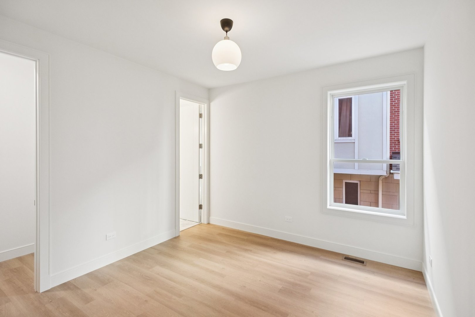 2323 N Lister Avenue Unit: 1R