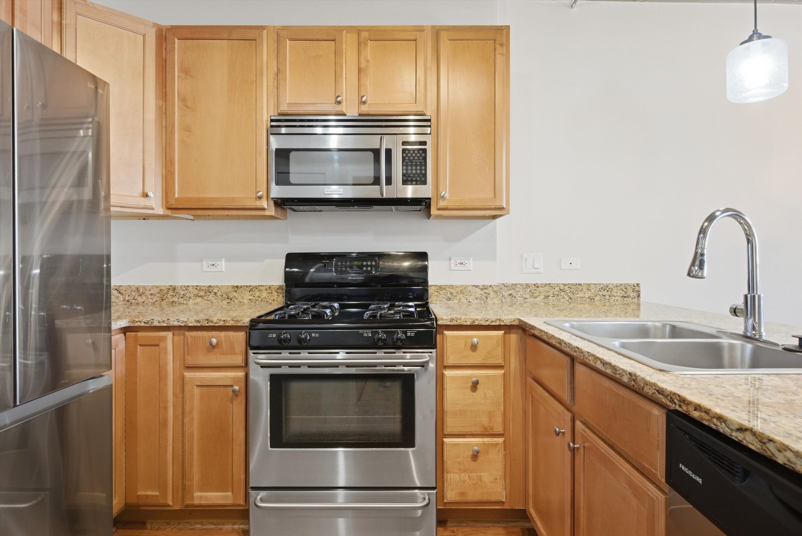 1610 W Fullerton Avenue Unit: 207
