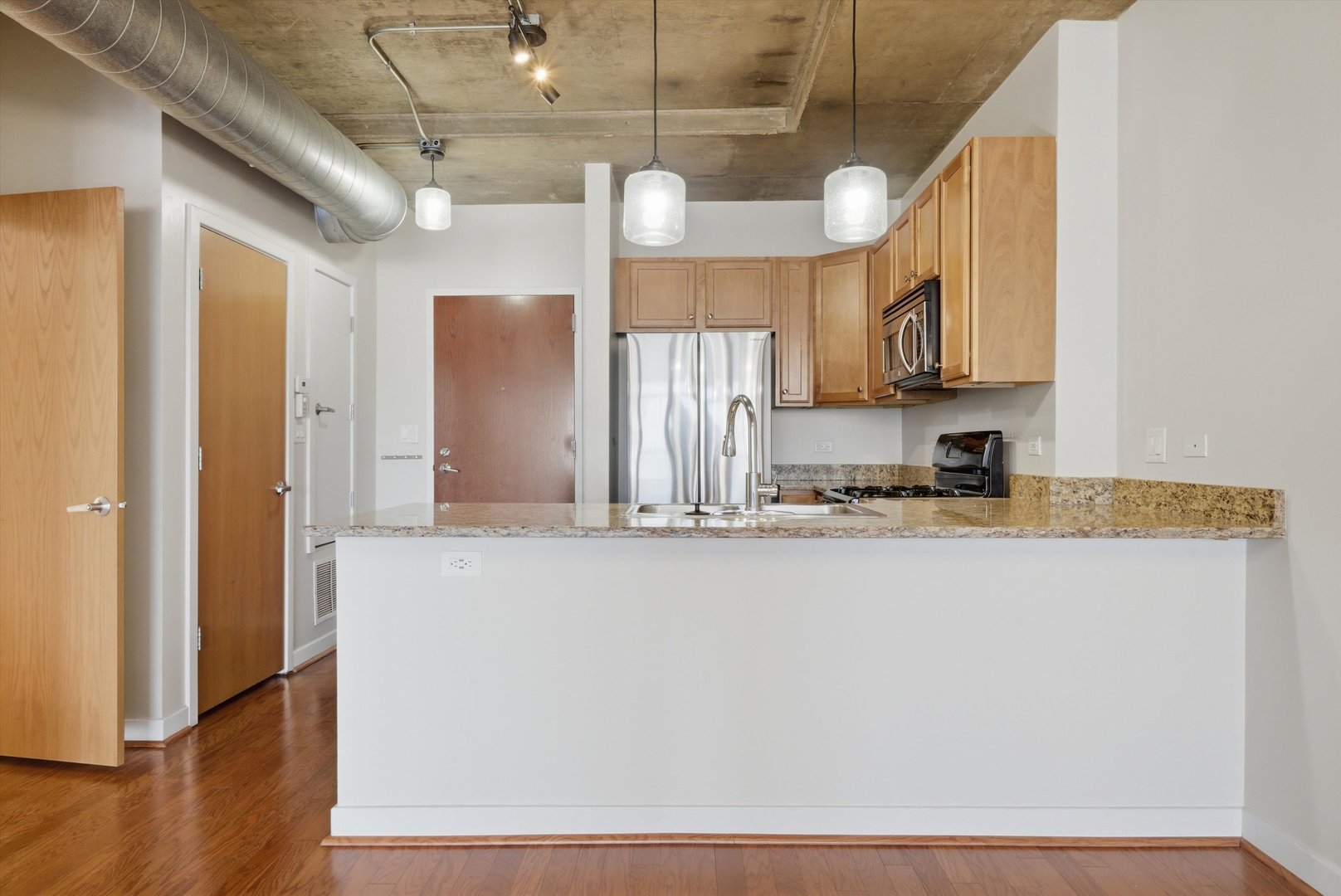 1610 W Fullerton Avenue Unit: 207