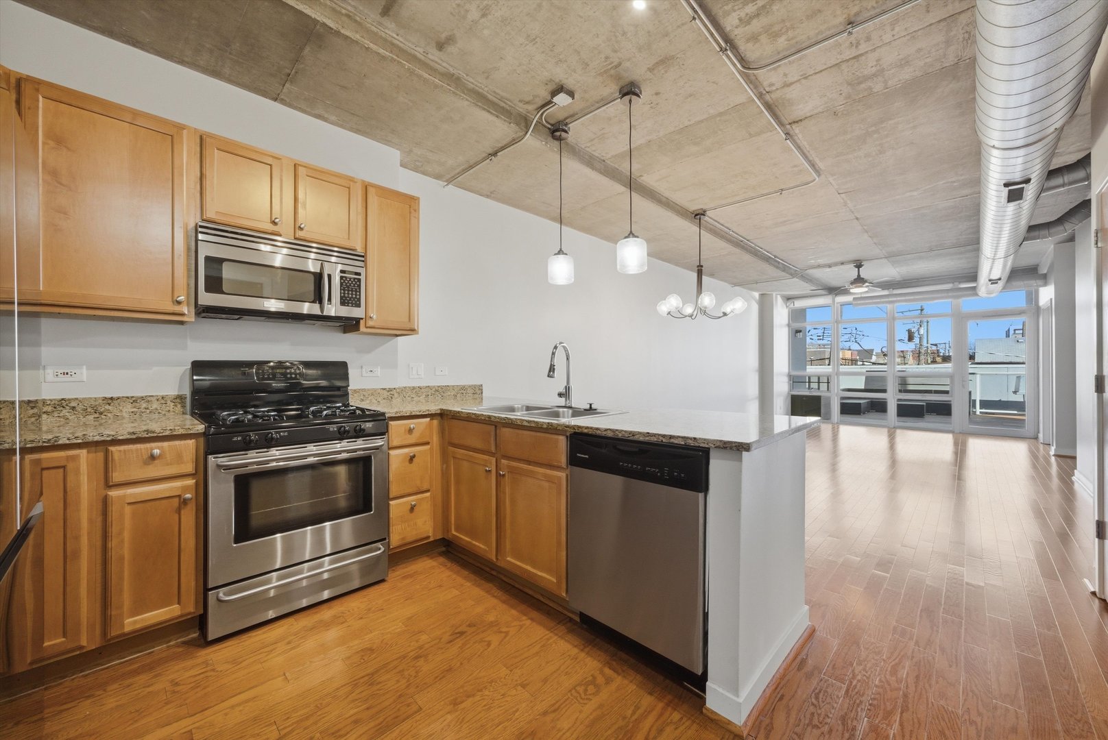 1610 W Fullerton Avenue Unit: 207