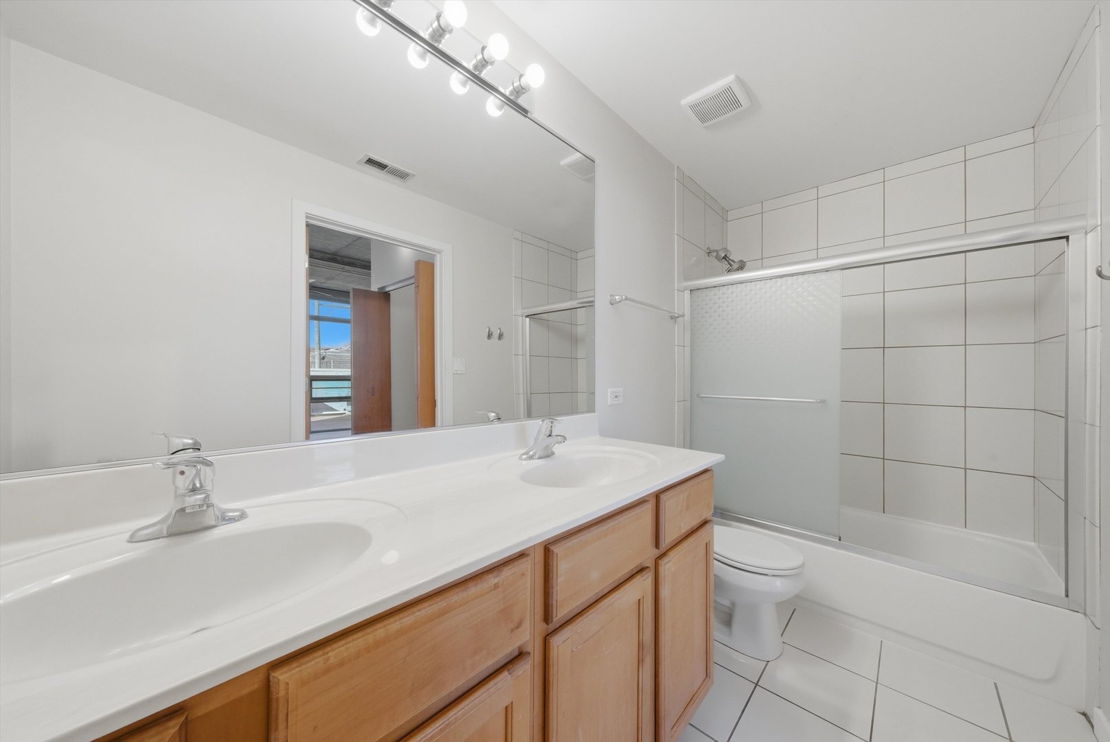 1610 W Fullerton Avenue Unit: 207