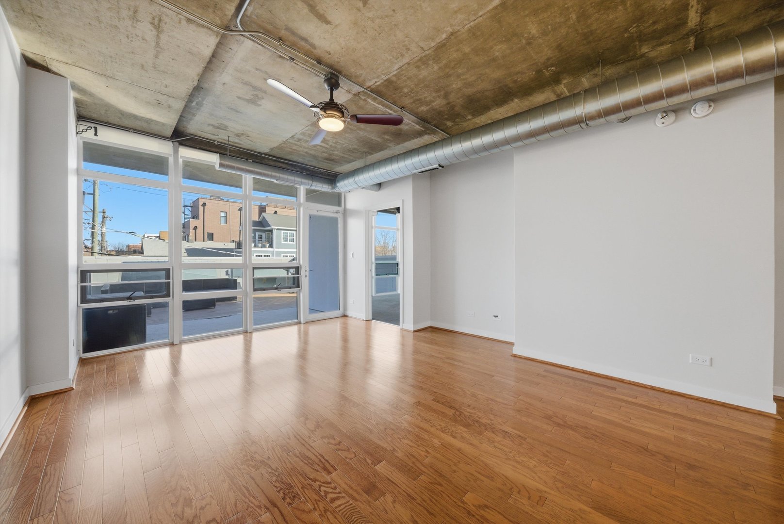 1610 W Fullerton Avenue Unit: 207