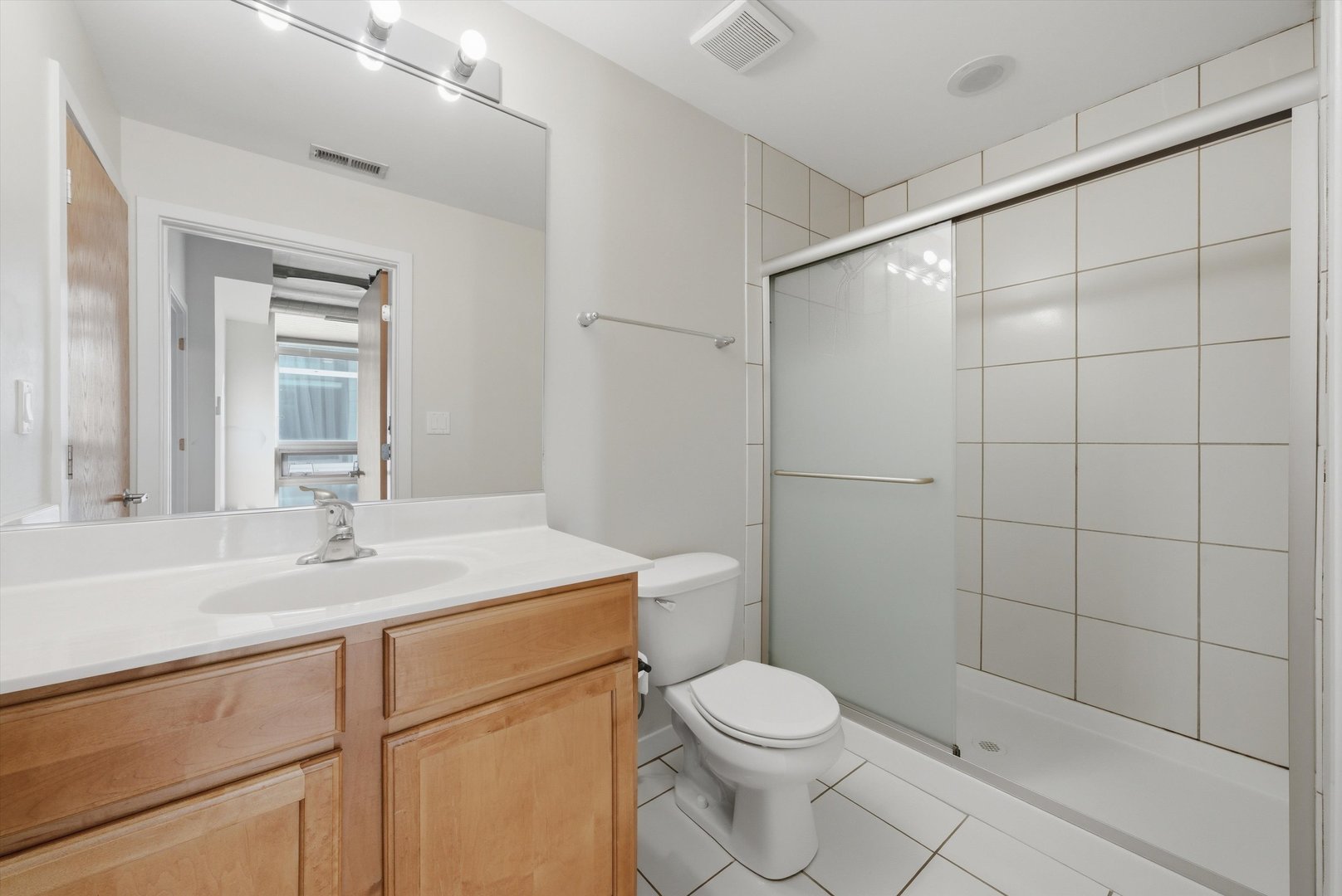 1610 W Fullerton Avenue Unit: 207