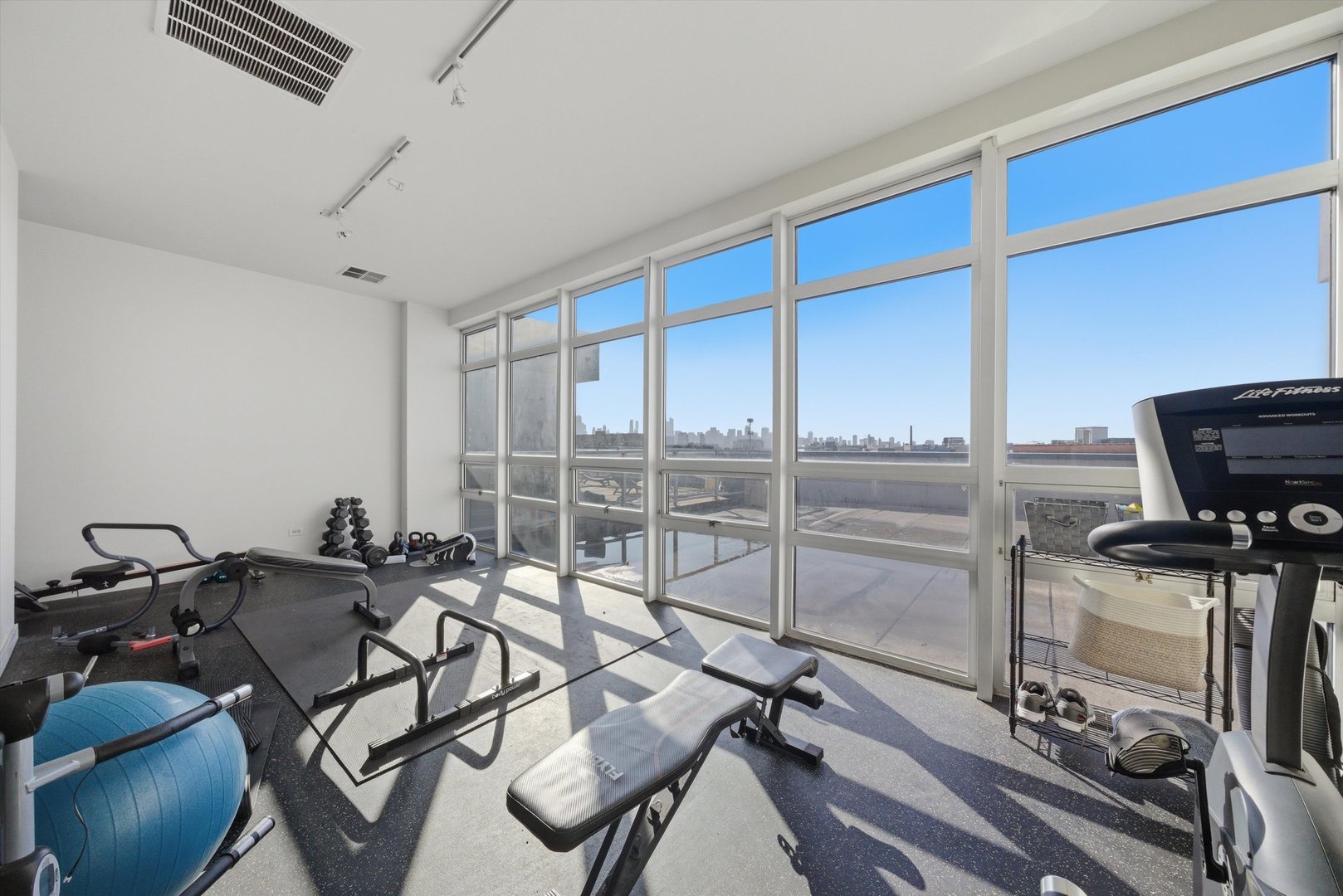 1610 W Fullerton Avenue Unit: 207