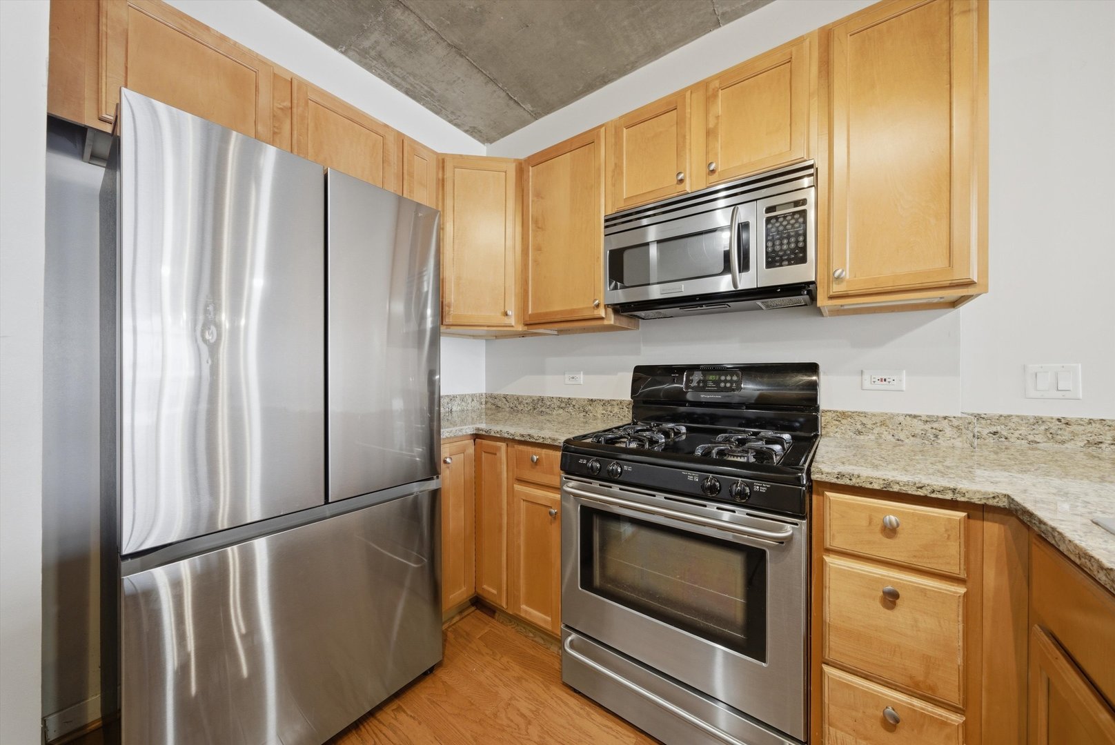 1610 W Fullerton Avenue Unit: 207