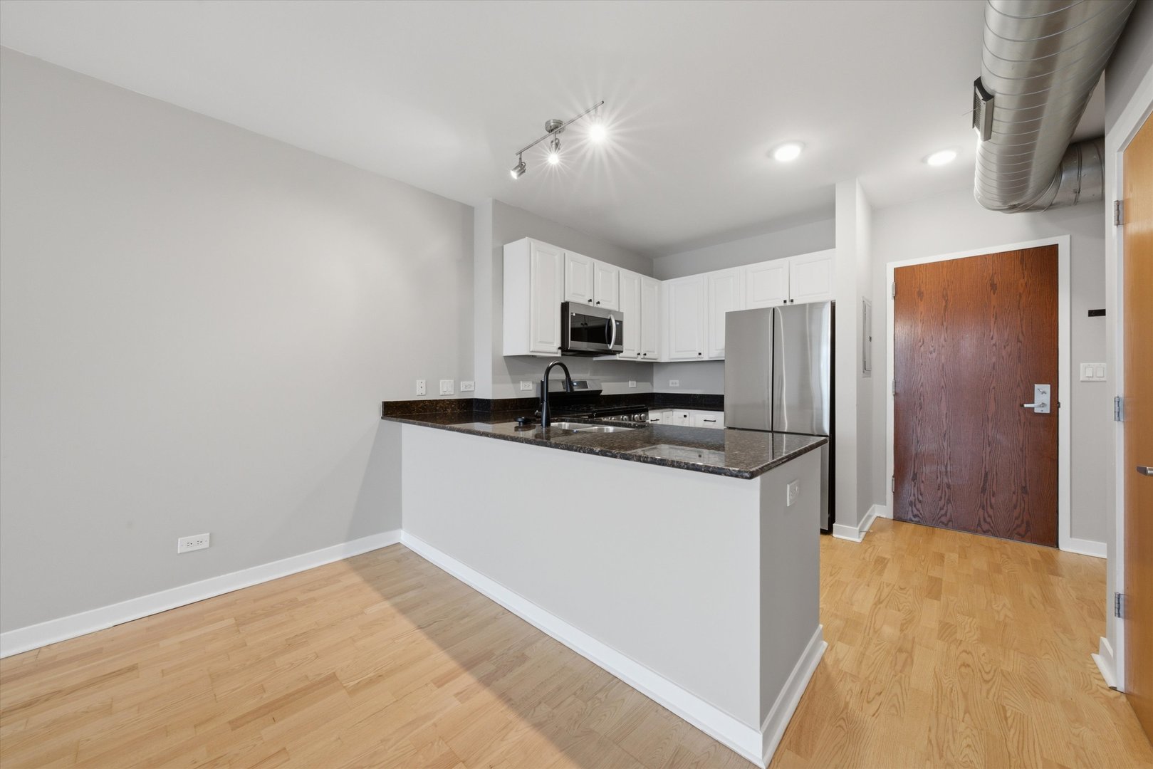 1610 W Fullerton Avenue Unit: 403