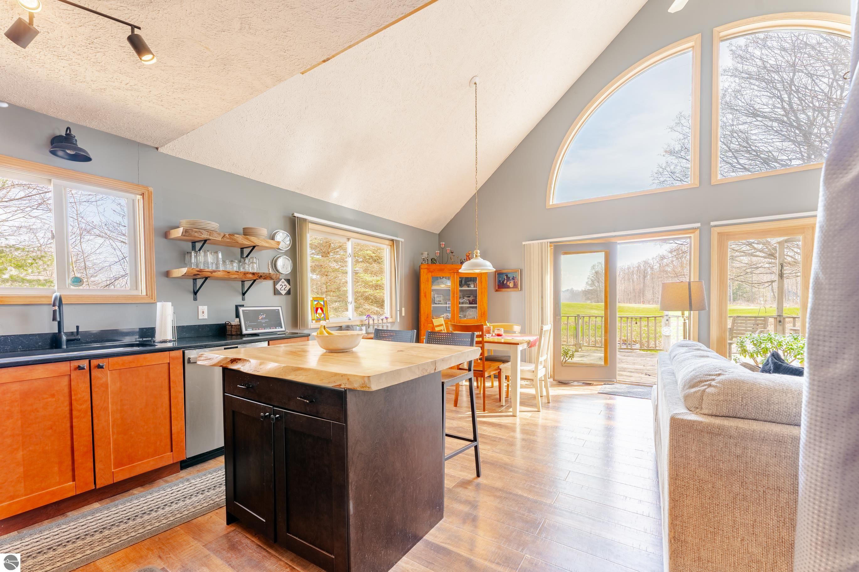 1946 E Swanson Trail