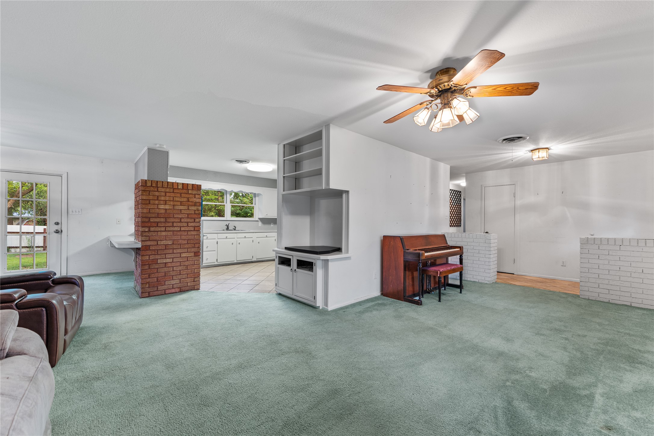 1617 Hilltop Drive