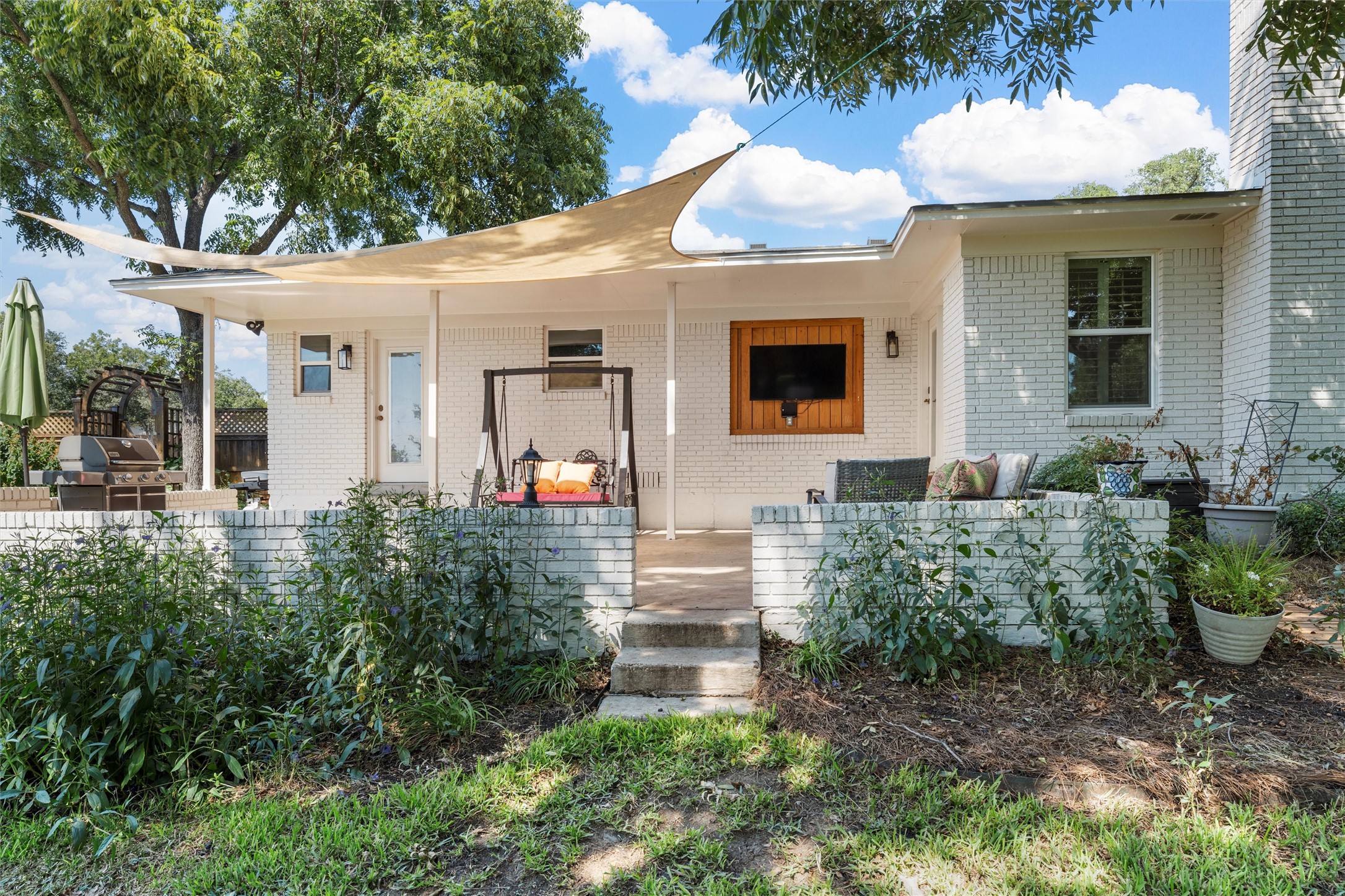 9041 Oriole Drive