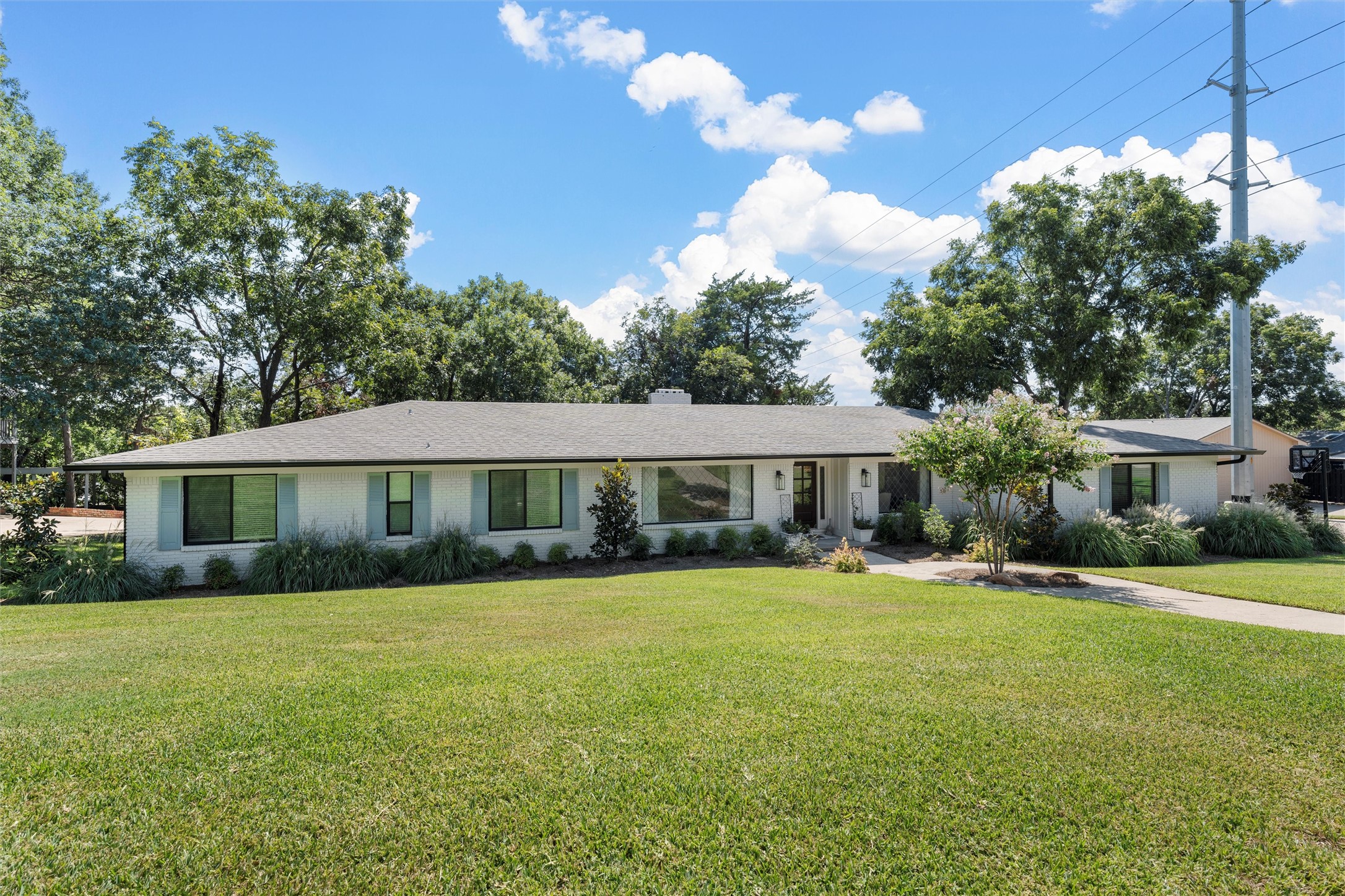 9041 Oriole Drive