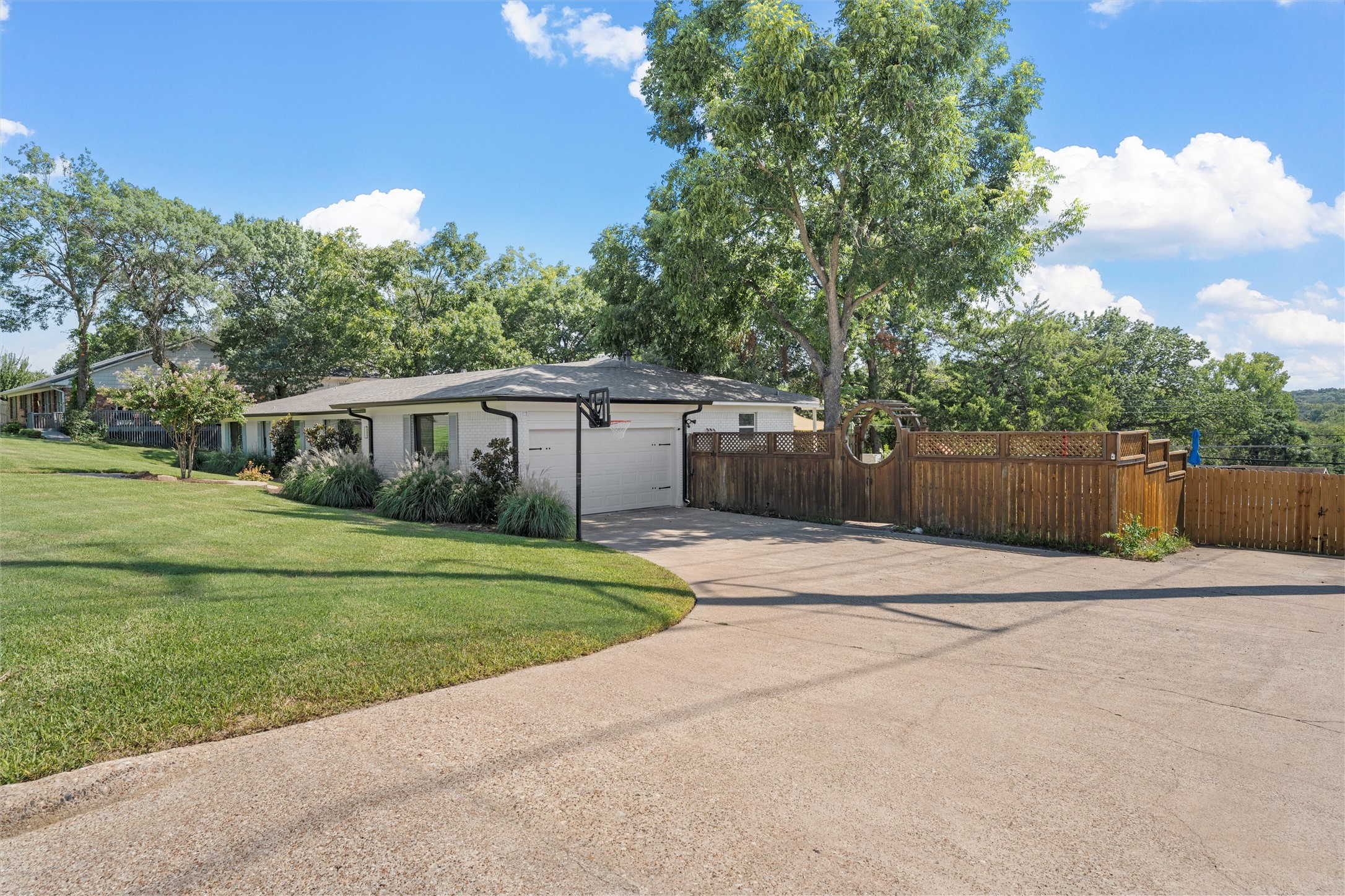 9041 Oriole Drive