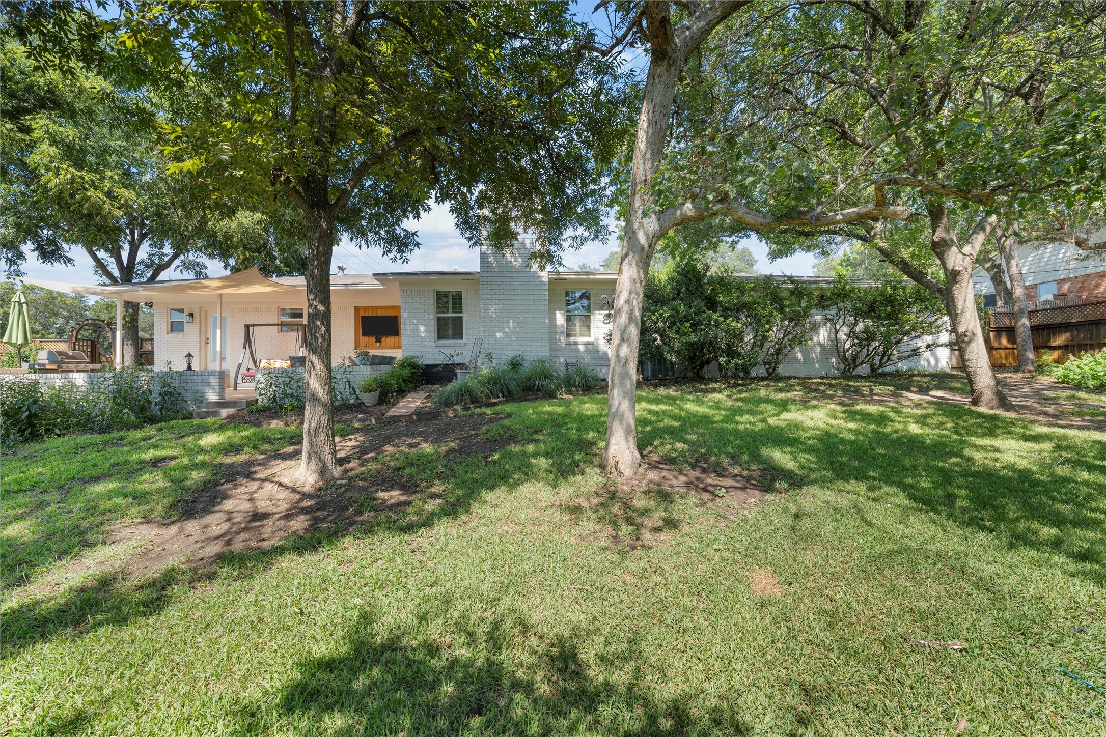 9041 Oriole Drive