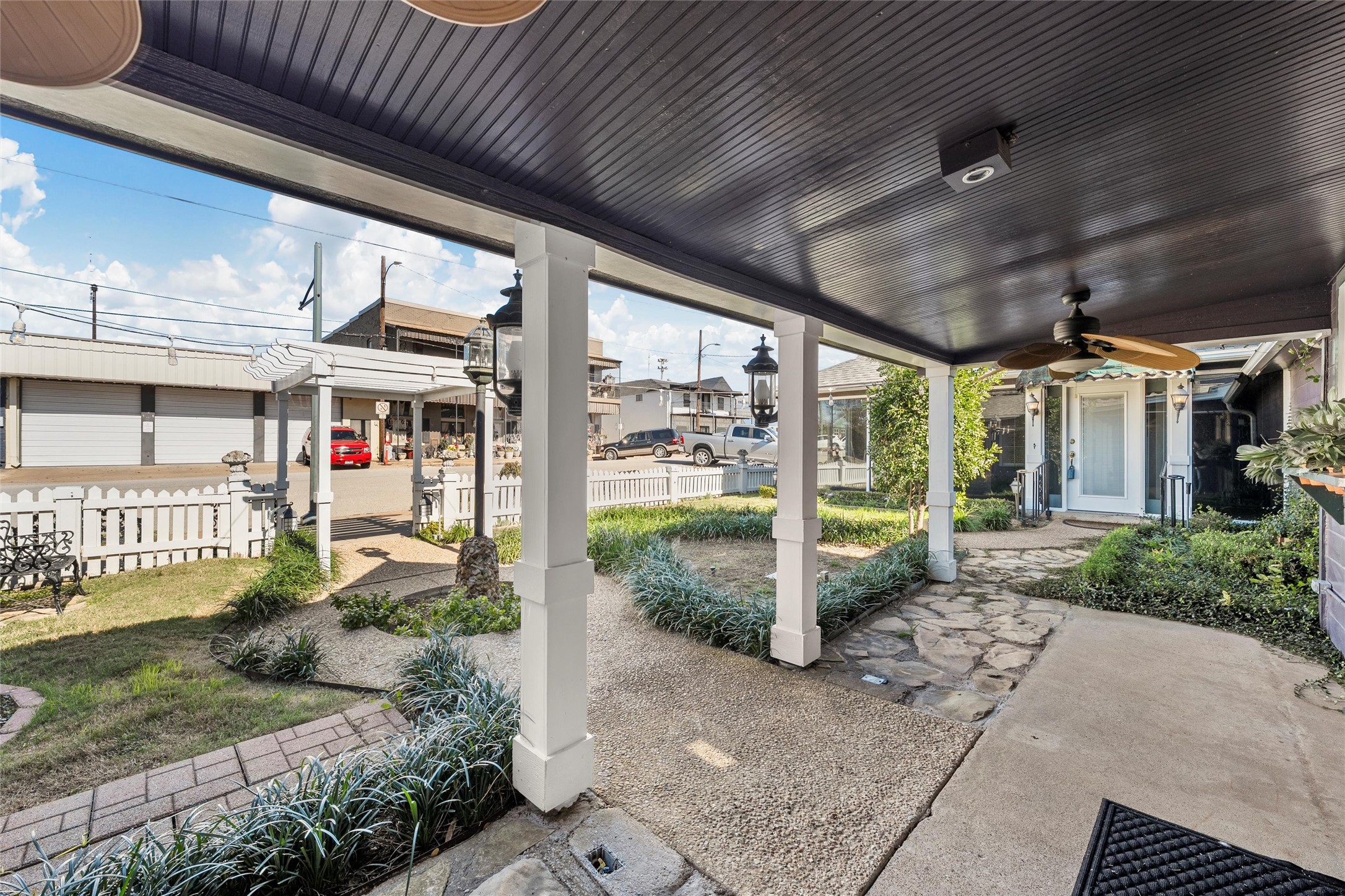 103-105 E Center Street