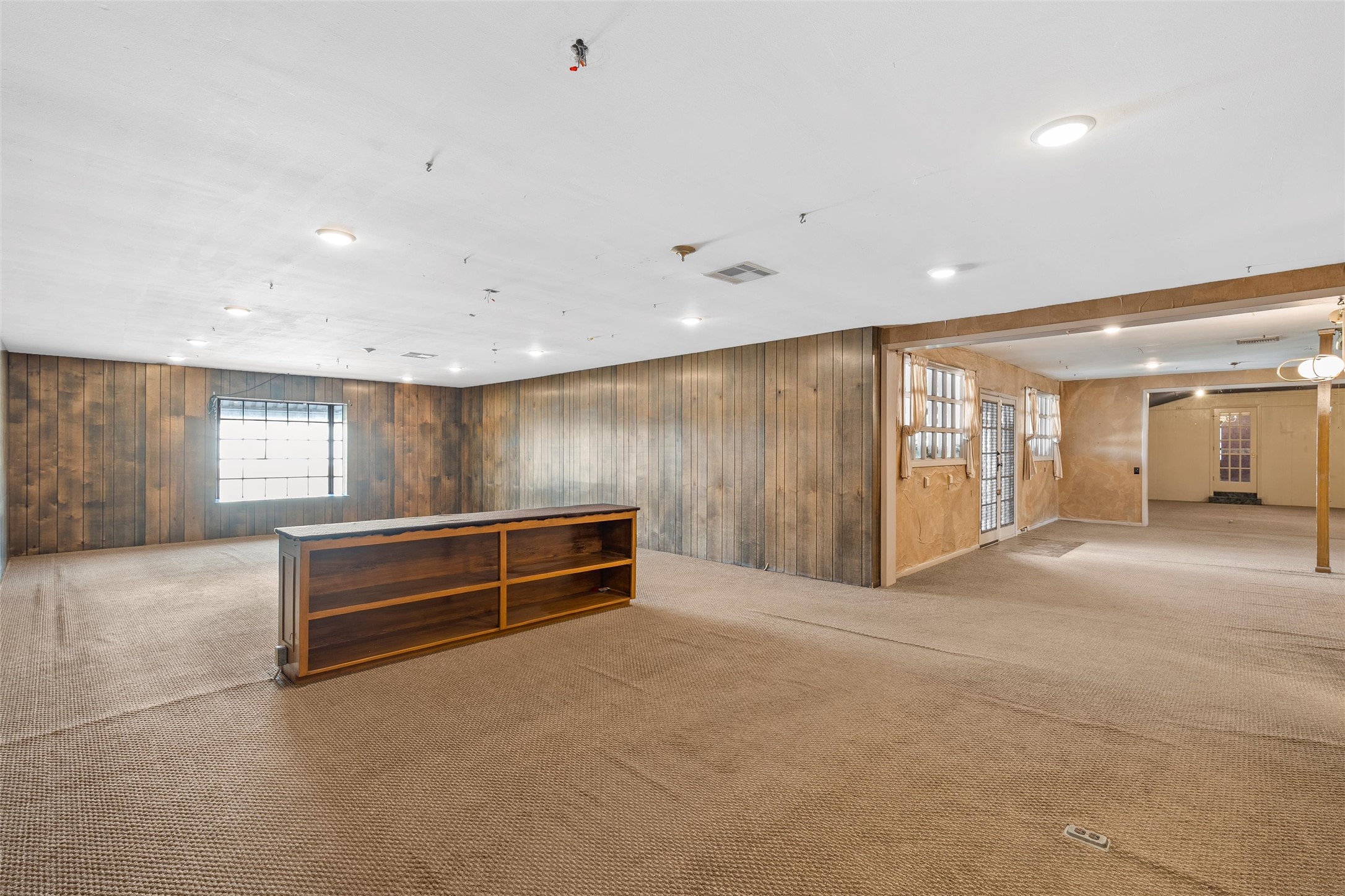 103-105 E Center Street