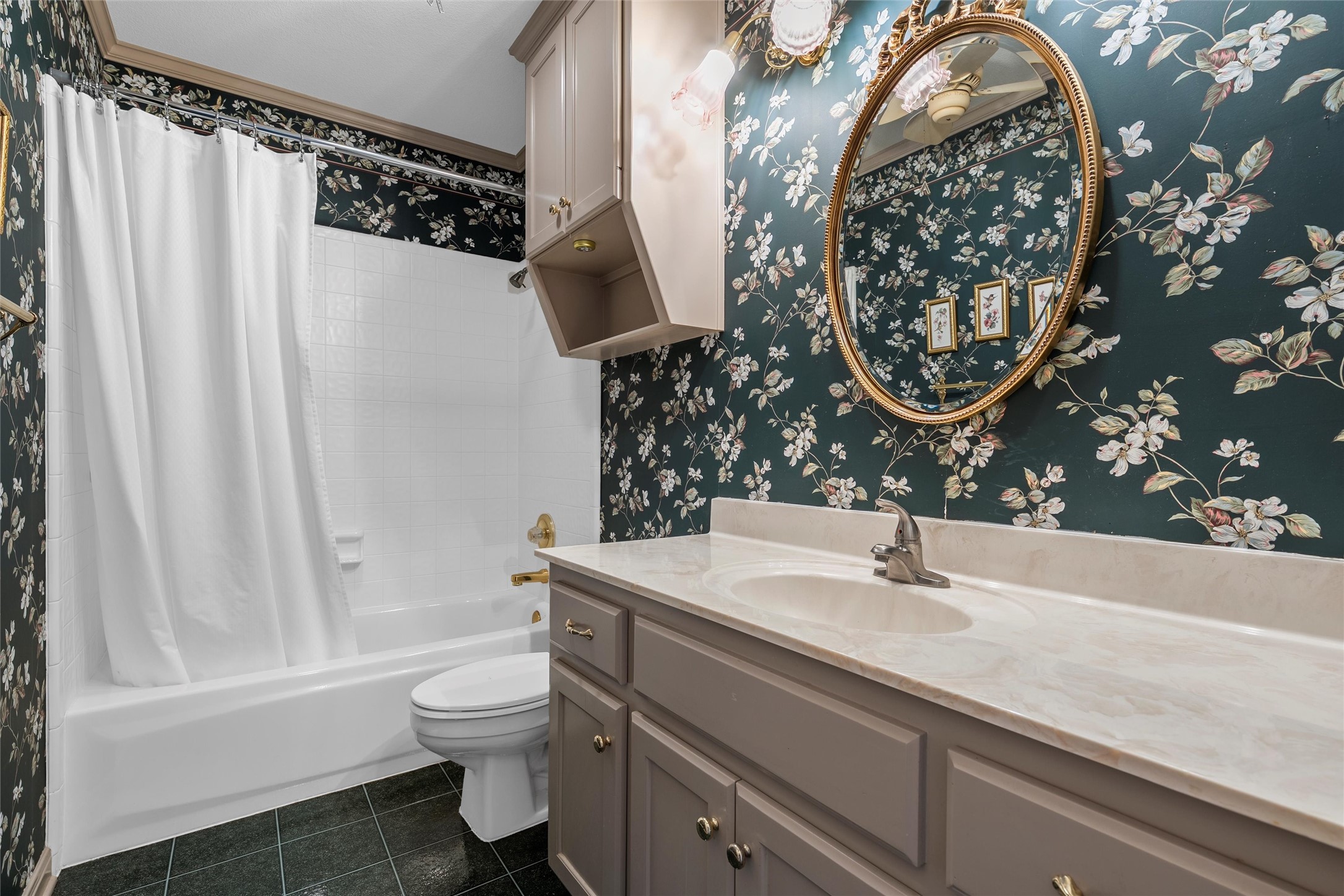 103-105 E Center Street