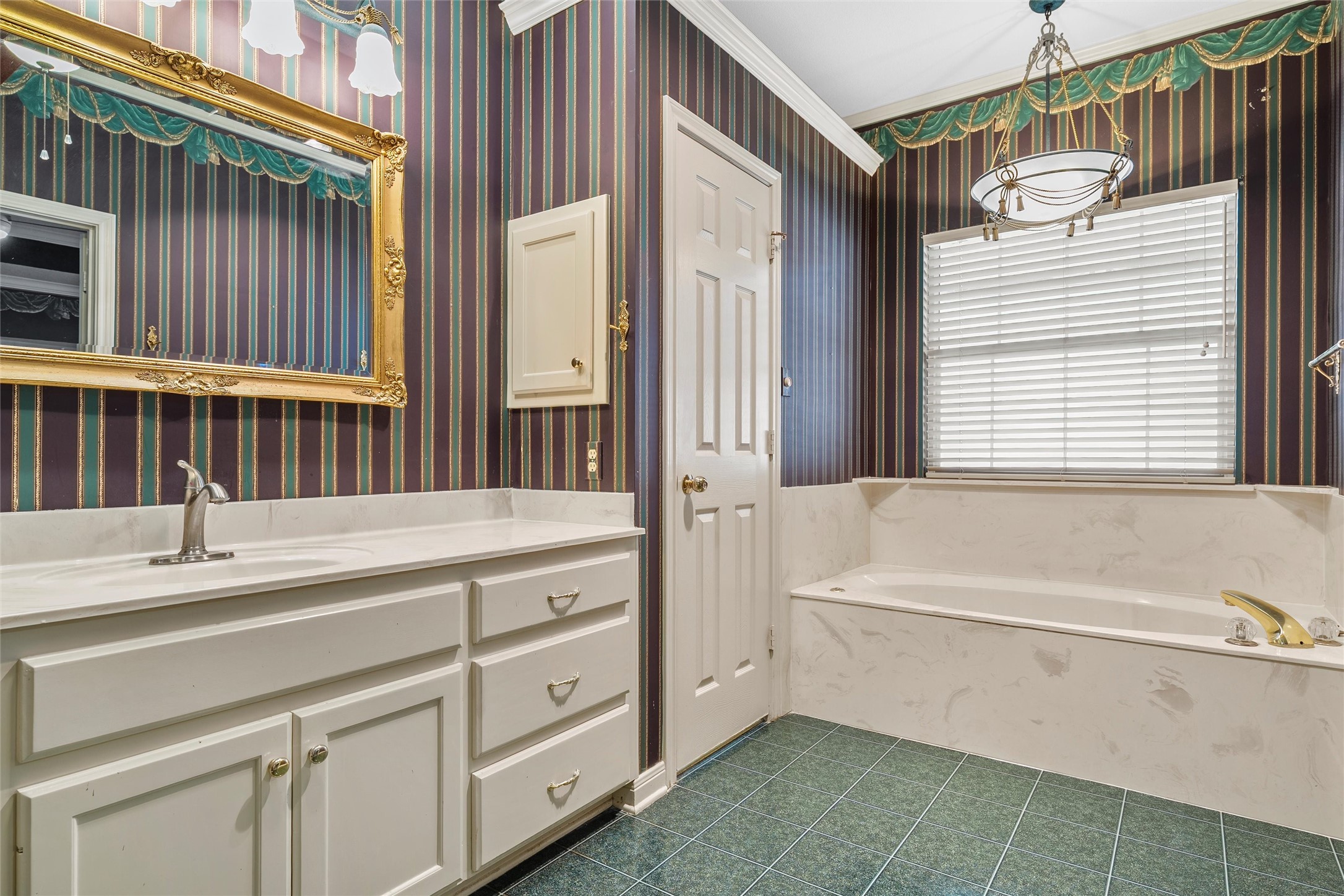 103-105 E Center Street