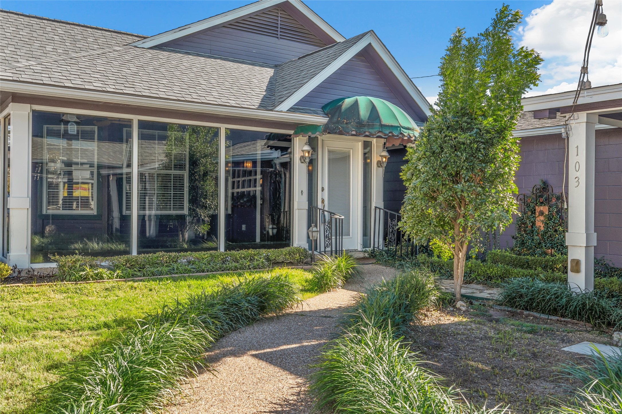 103-105 E Center Street