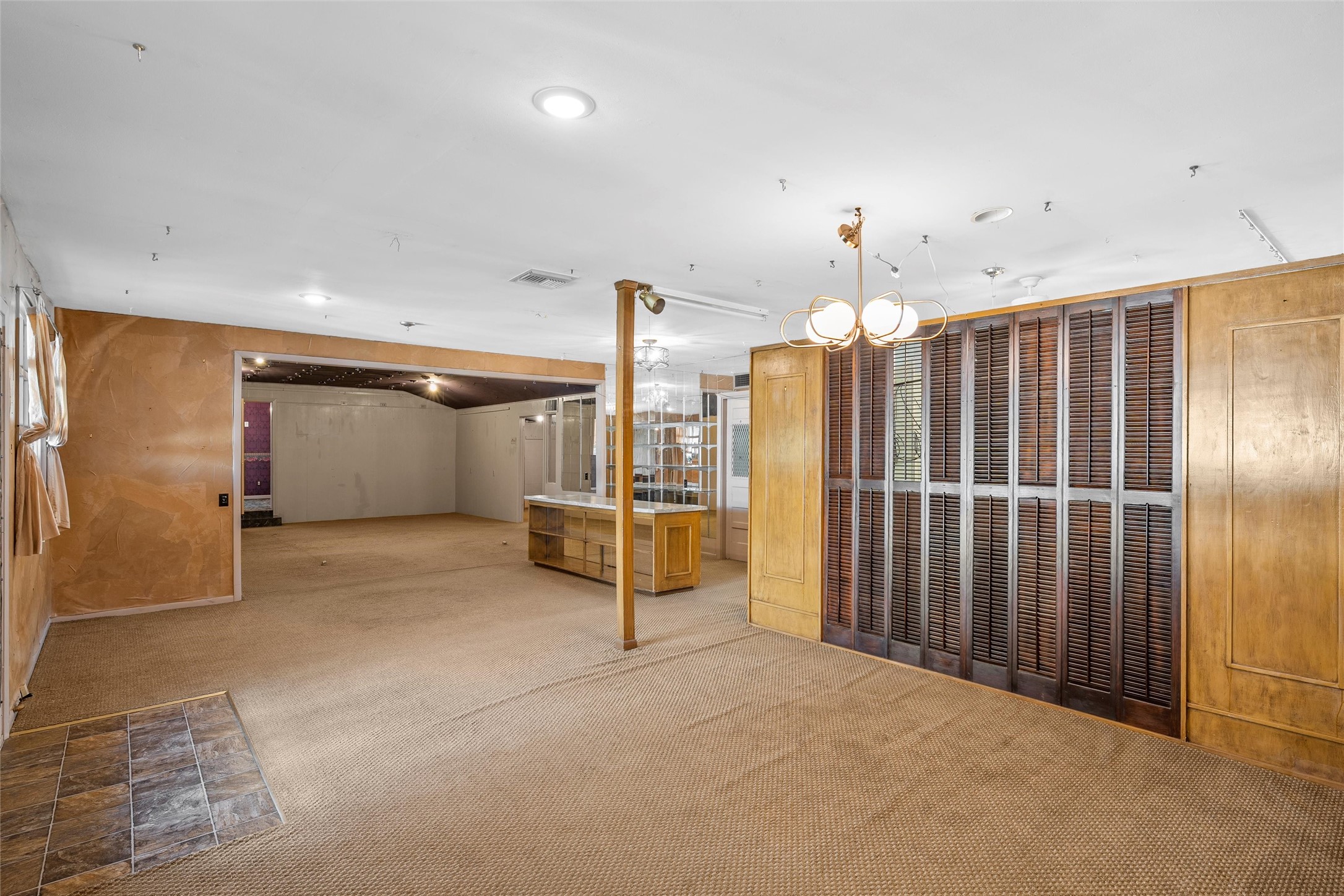 103-105 E Center Street